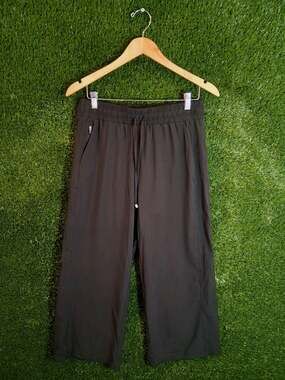 Kyodan Women’s Black Wide Leg Crop Pants Size Medium Athleisure Pockets RN86421